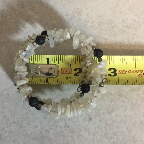 Puka shell and black bead boho stretch wrap bracelet - Picture 5 of 6